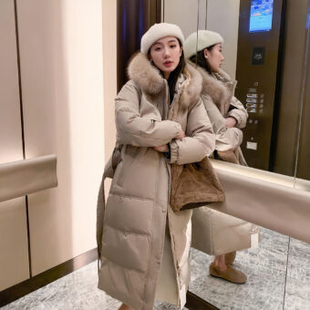 Lange Daunenjacke mit Kapuze und Taillengürtel für Damen