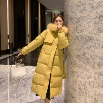 Lange Daunenjacke mit Kapuze und Taillengürtel für Damen