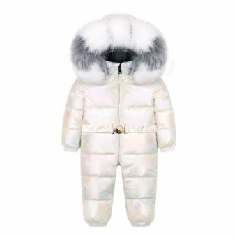 Warmer Daunen-Schneeanzug für Jungen.