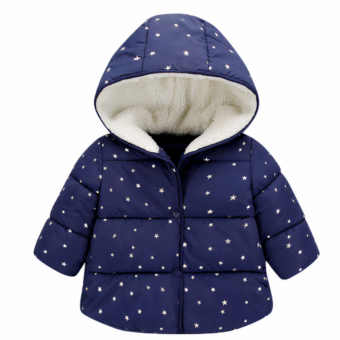 Schöne dunkelblaue Daunenjacke, die mit weißem Fleece gefüttert ist. Sie ist mit silbernen Sternen verziert.