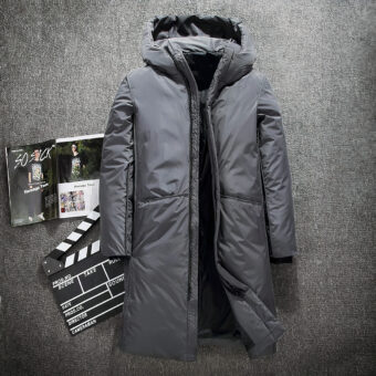 Graue Daunenjacke mit grau mit einer Kinoklappe als Dekor