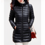 Schwarze, dünne, halblange Daunenjacke mit hohem Kragen für Frauen